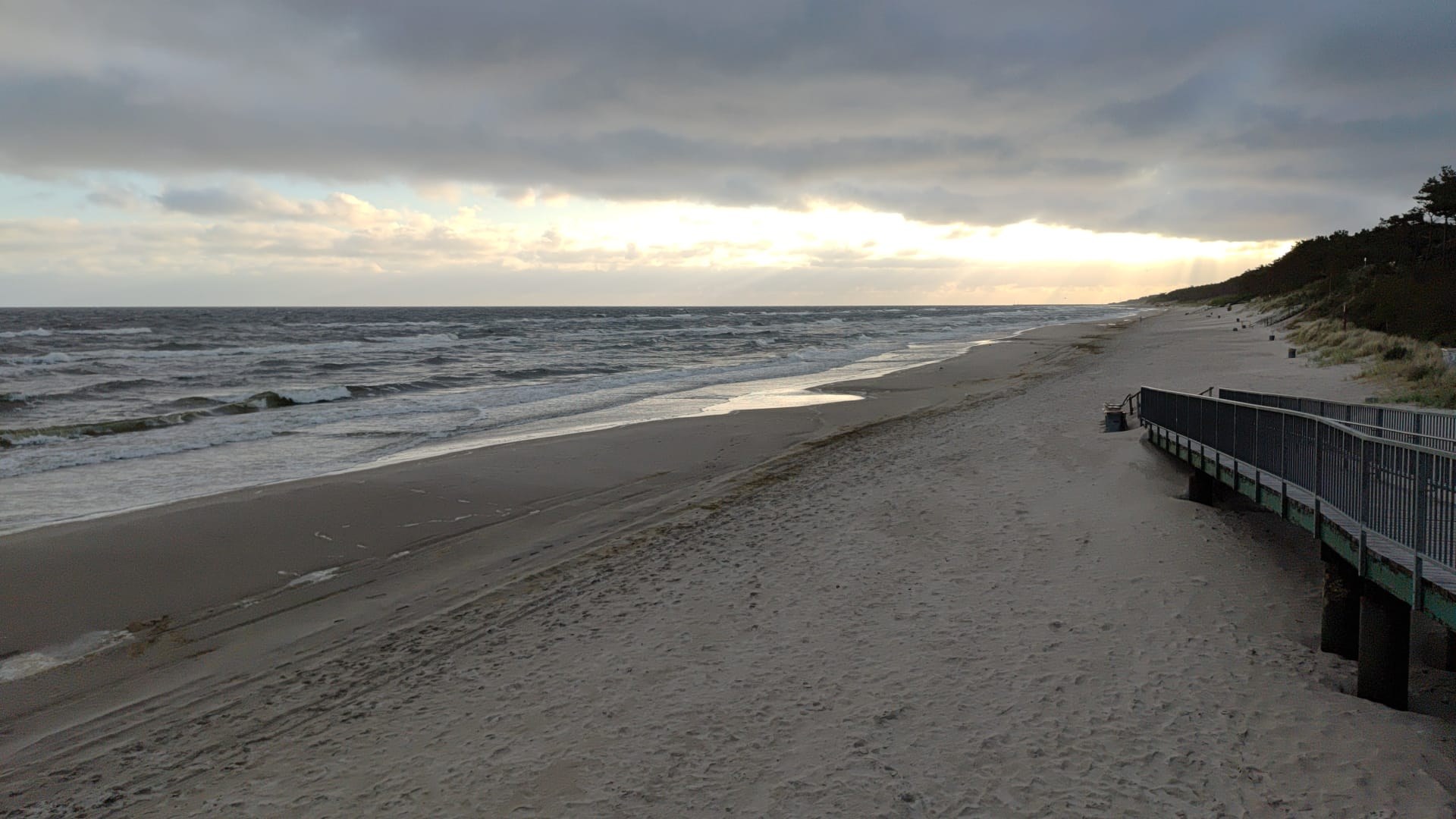 Wejście na plażę w Międzywodziu